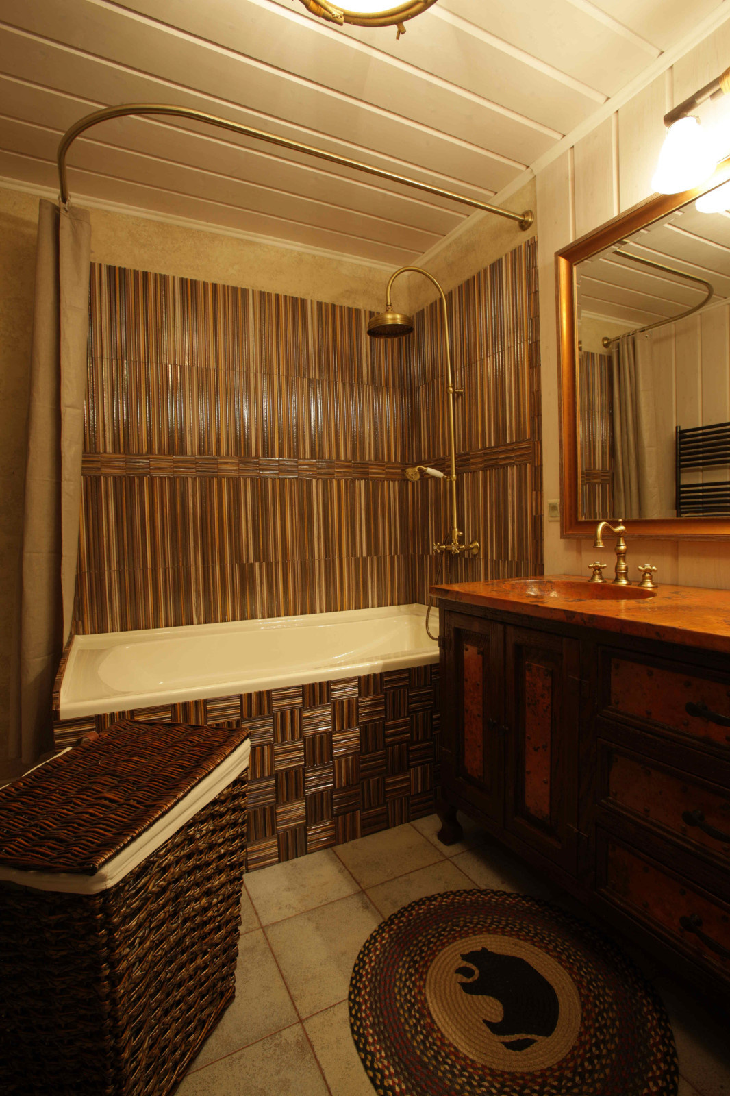 Фотоохоота: 91 идея для стены за душевой шторкой