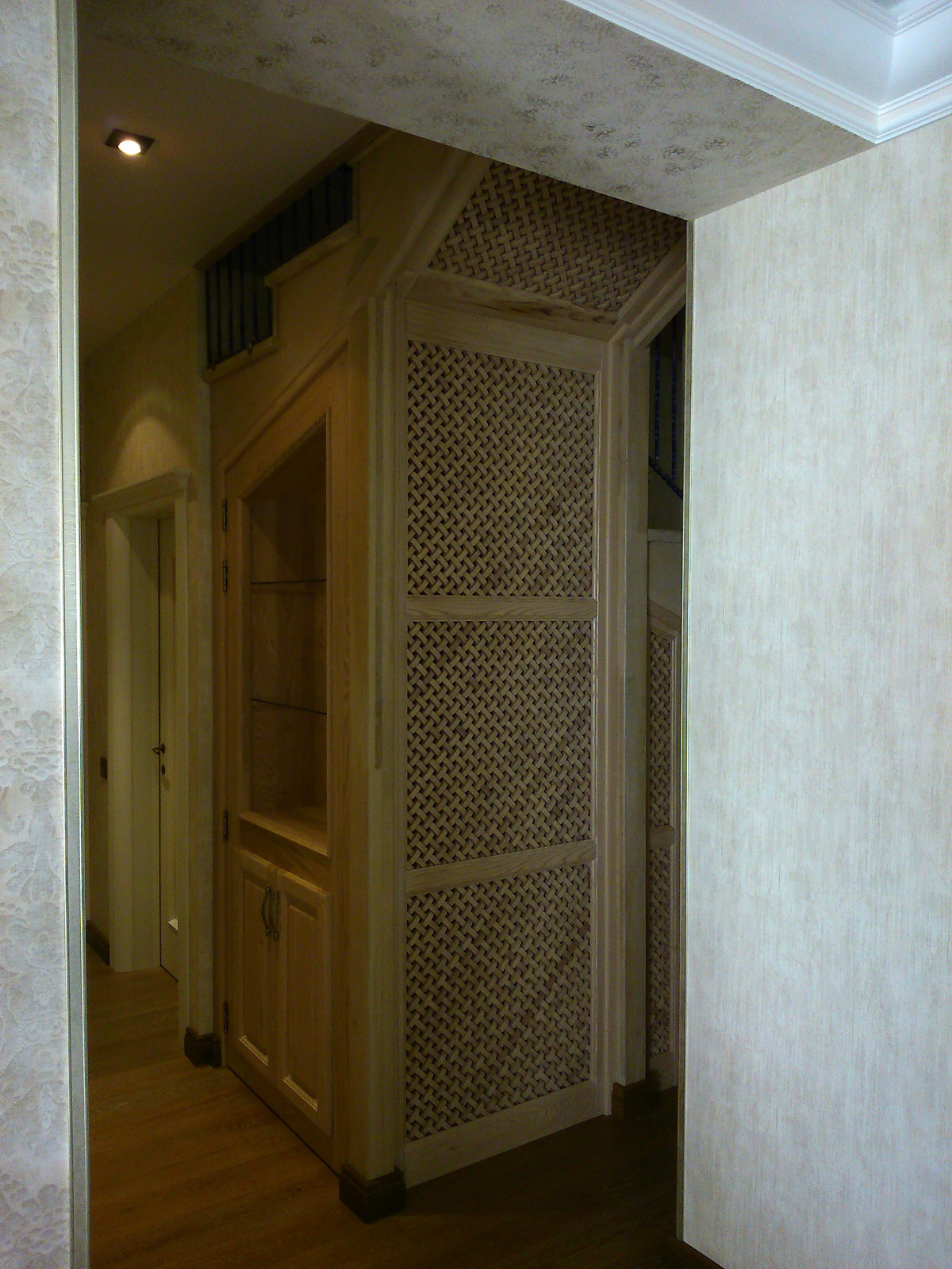 Обложка проекта: Потайной шкаф под лестницей