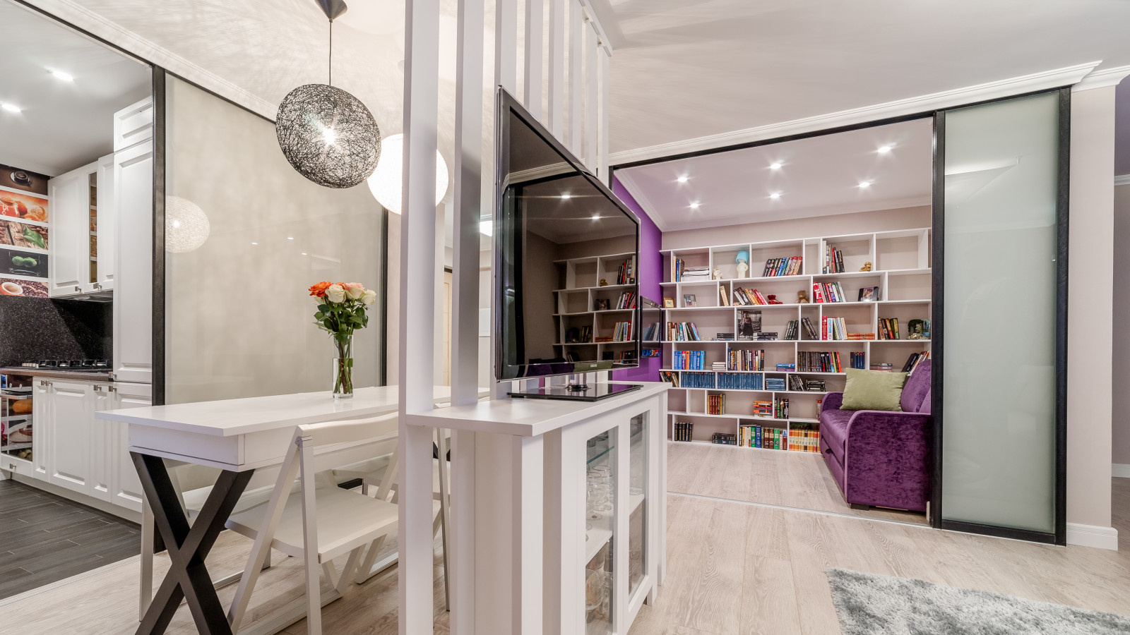 Глубокий винный цвет в интерьере стандартной двушки