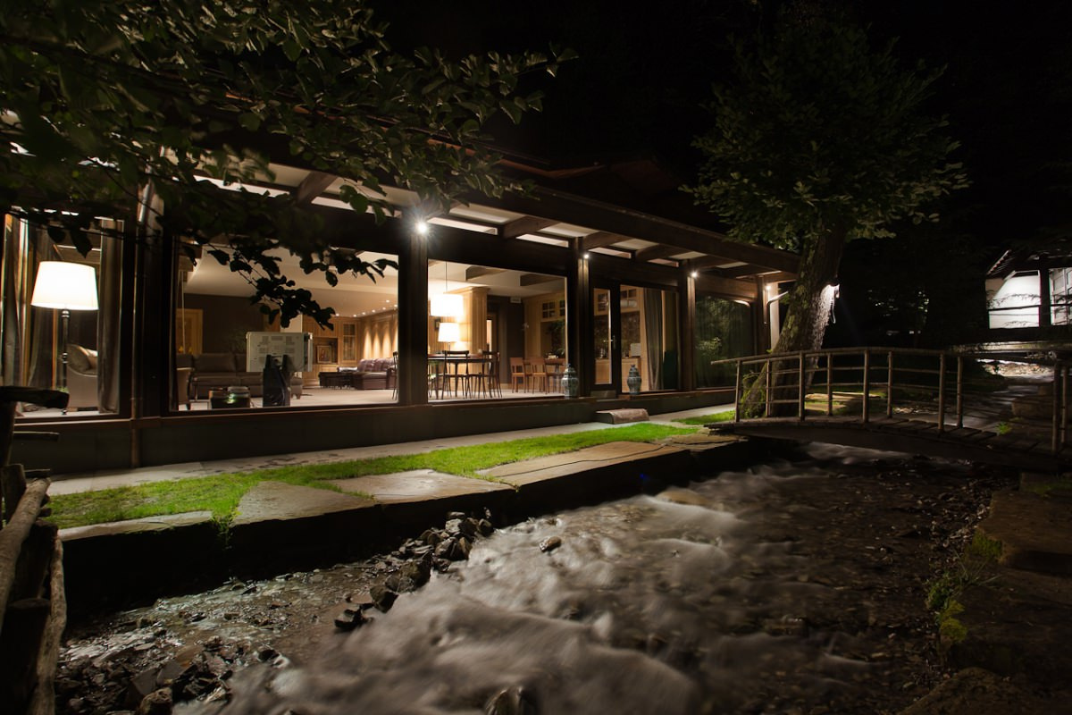 Обложка статьи: Houzz тур: Единство с природой в доме у горного ручья на Красной Поляне