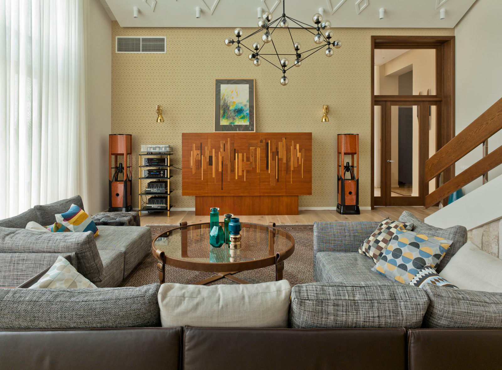 Дом-Питон в в коттеджном поселке «Никольская Слобода» по Новорижскому шоссе.