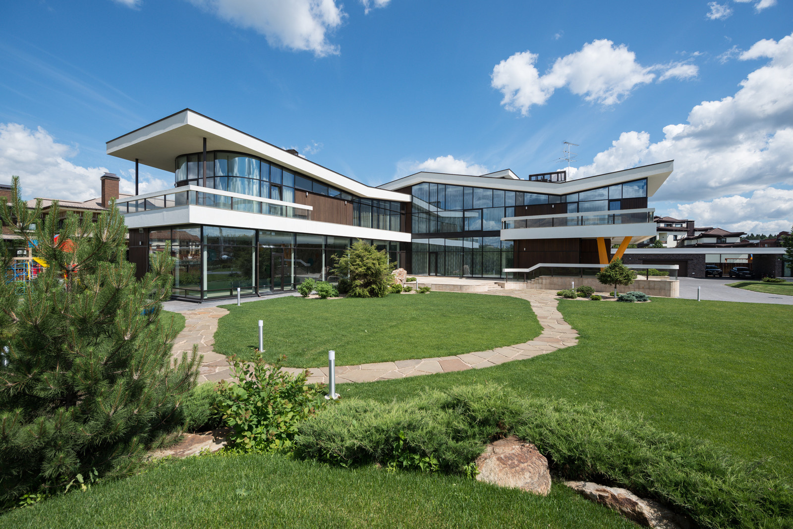 Дом "Пароход Иван Кузьмич" в коттеджном поселке "Никольская слобода"