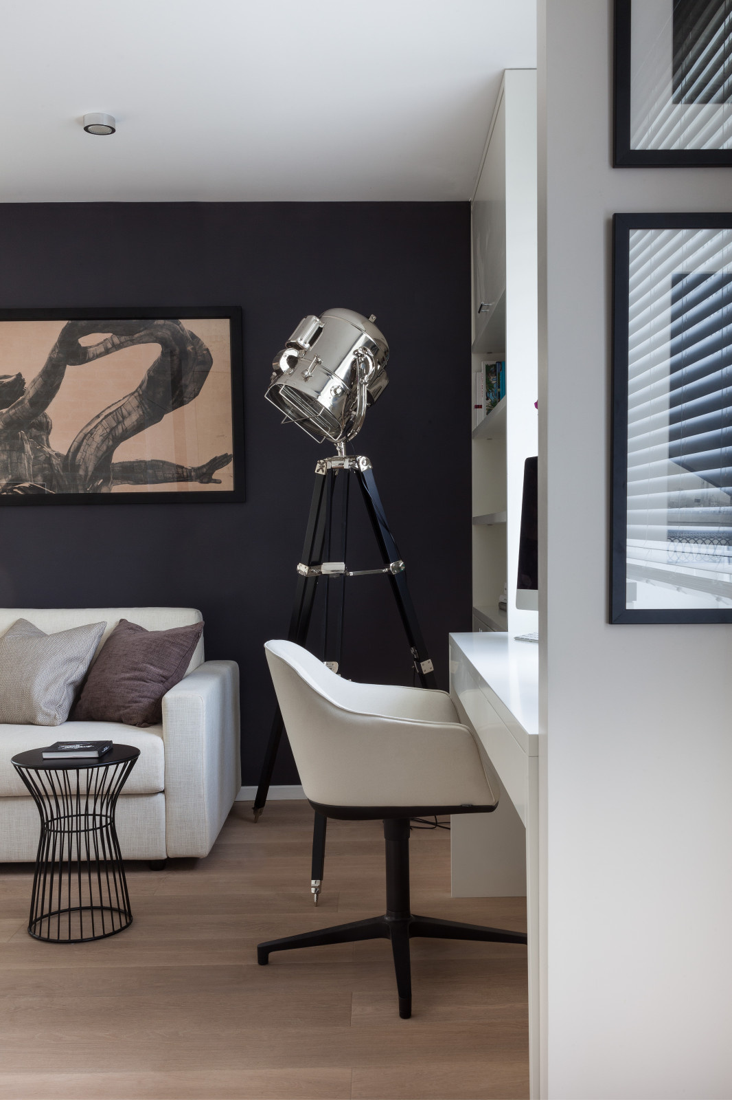 Много света