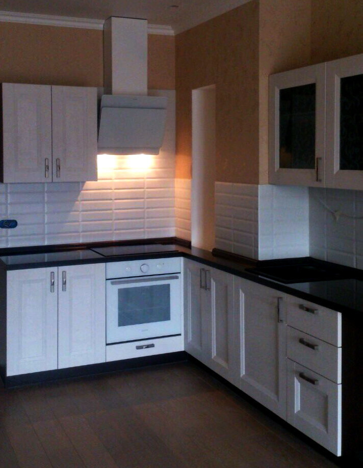 Contemporary L-Shape Kitchen