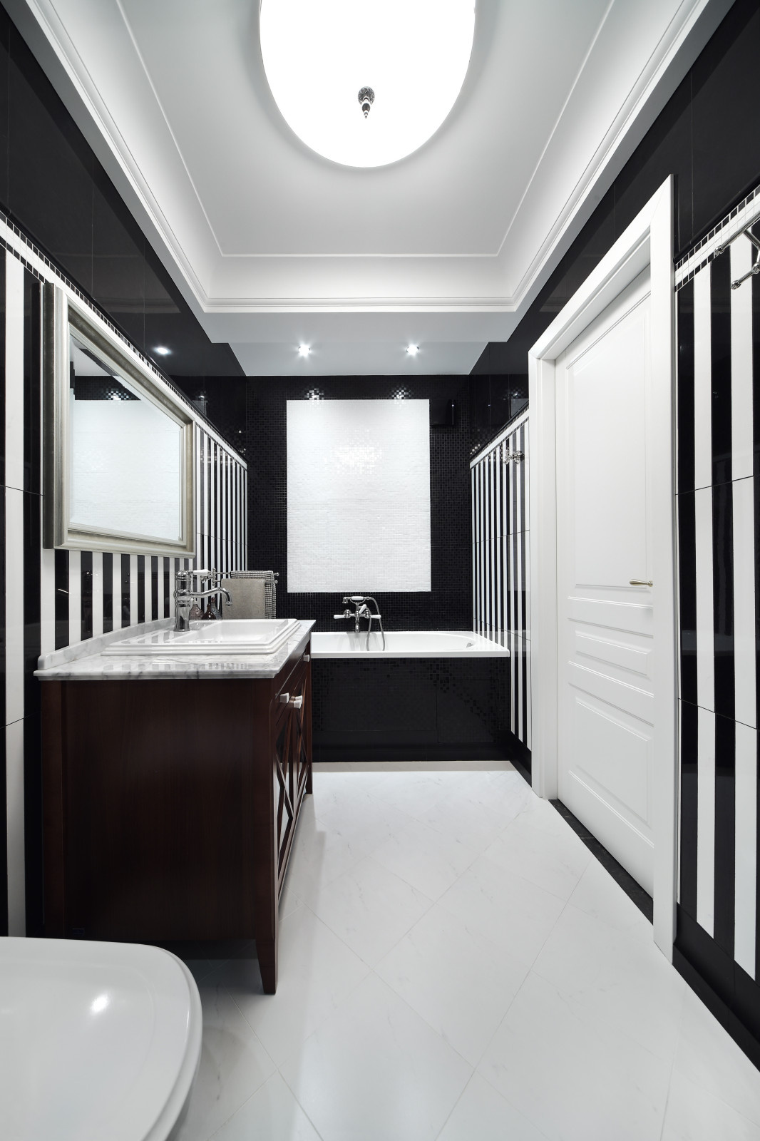 Черно-белая ванная комната