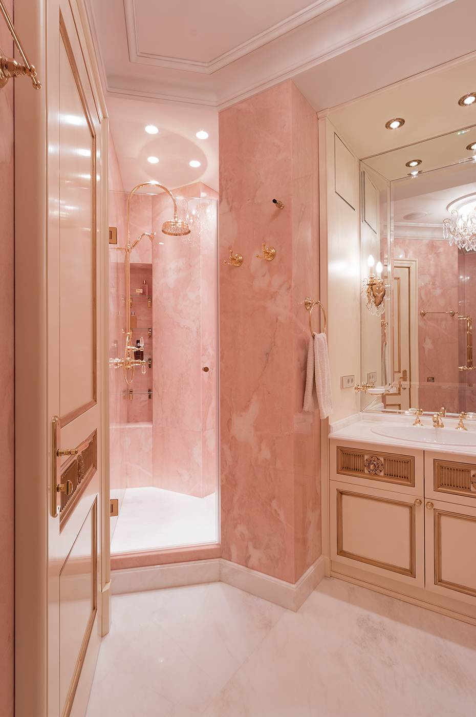 Дворцовая классика в городской квартире