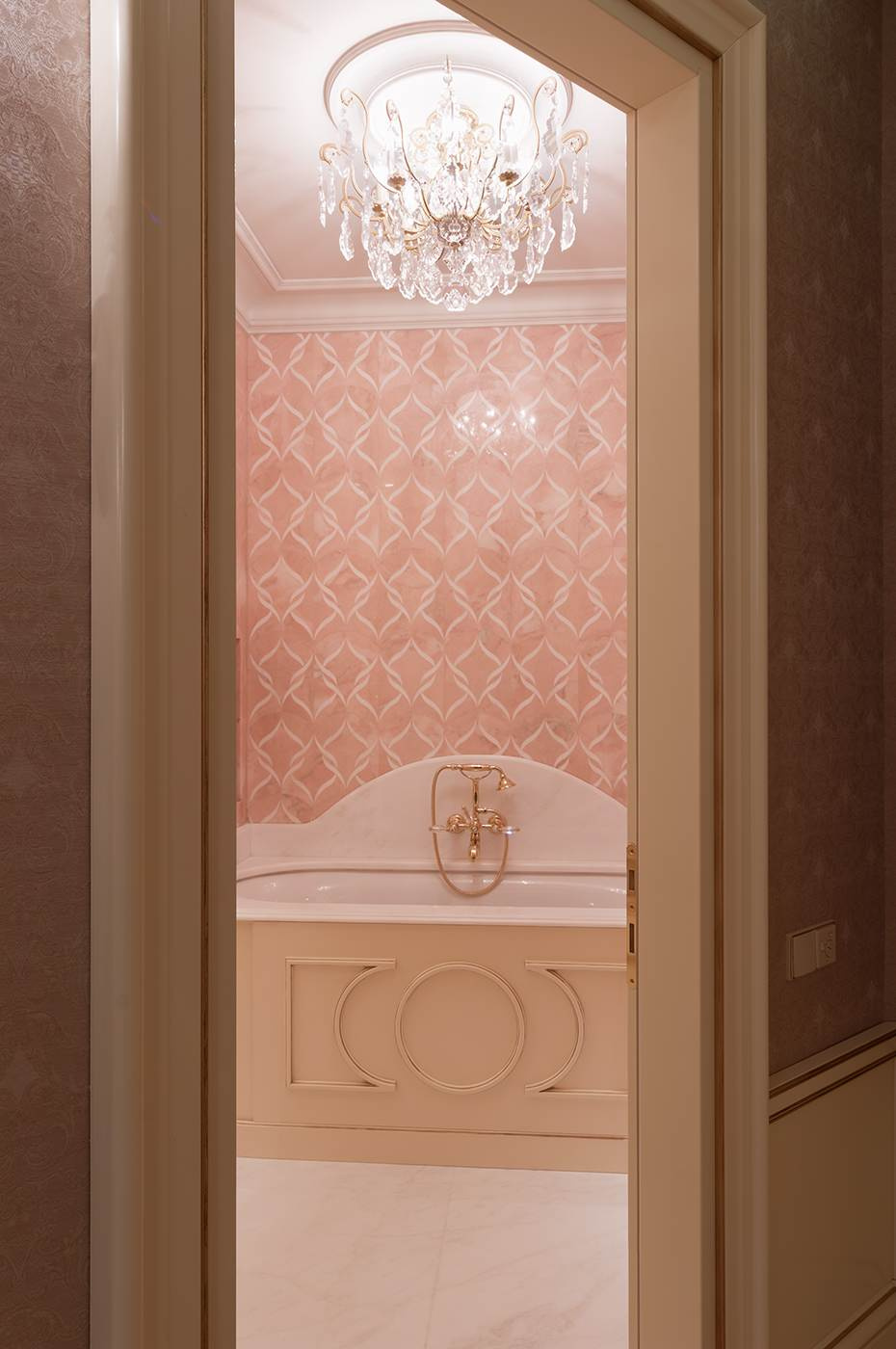 Дворцовая классика в городской квартире