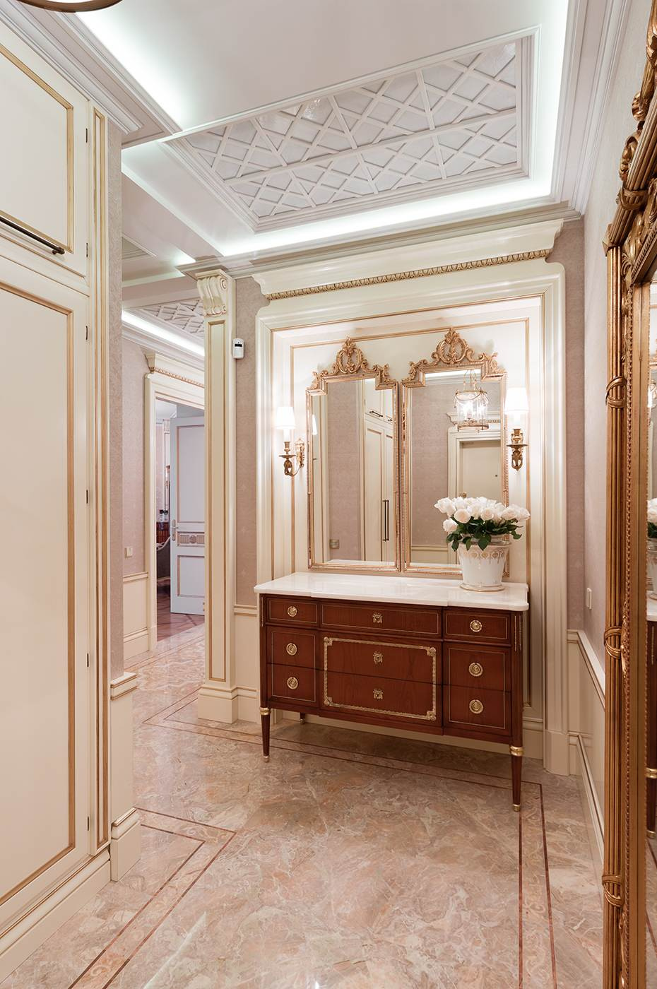 Дворцовая классика в городской квартире