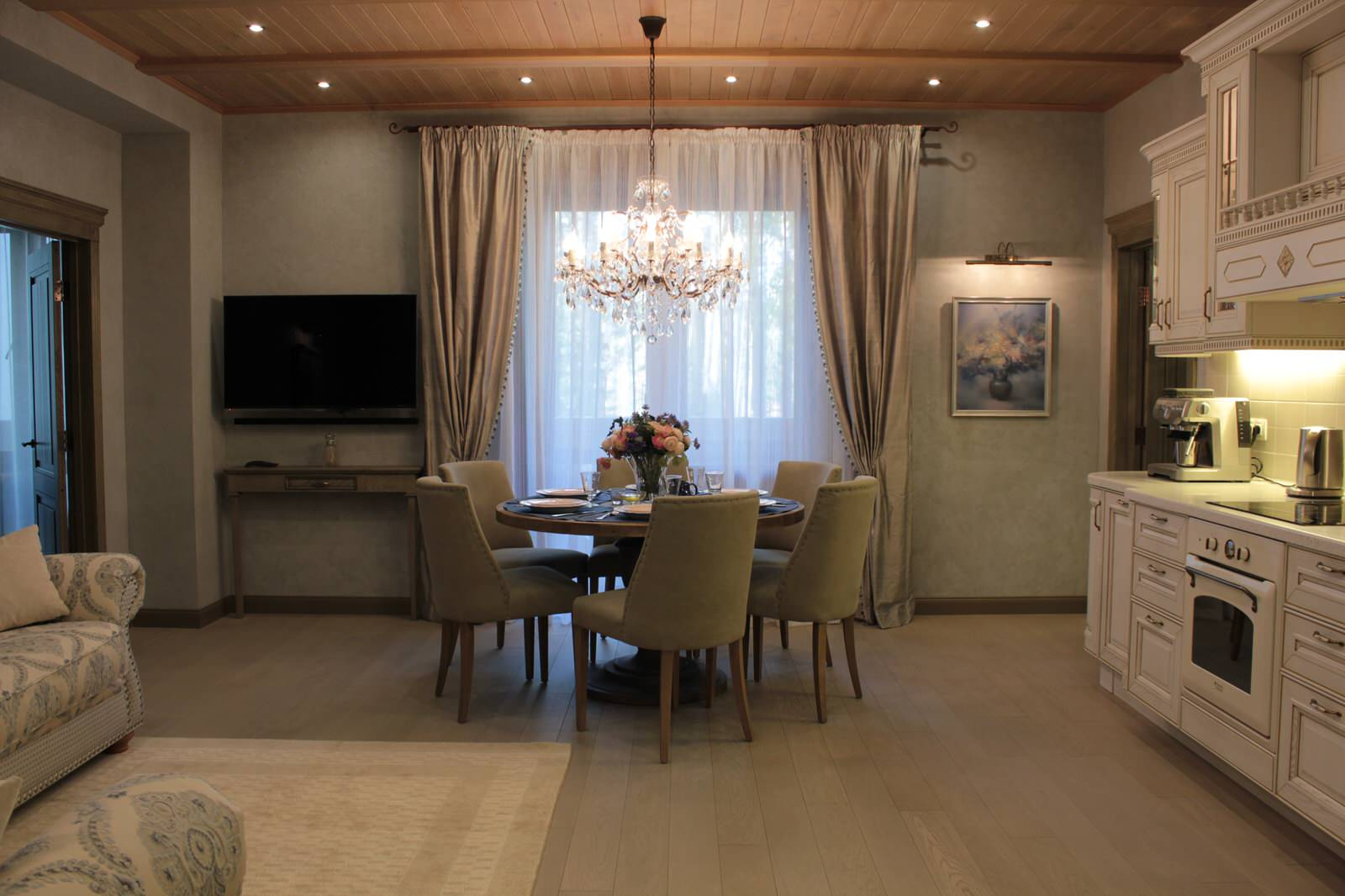 Фоновое изображение профиля ROOMERS