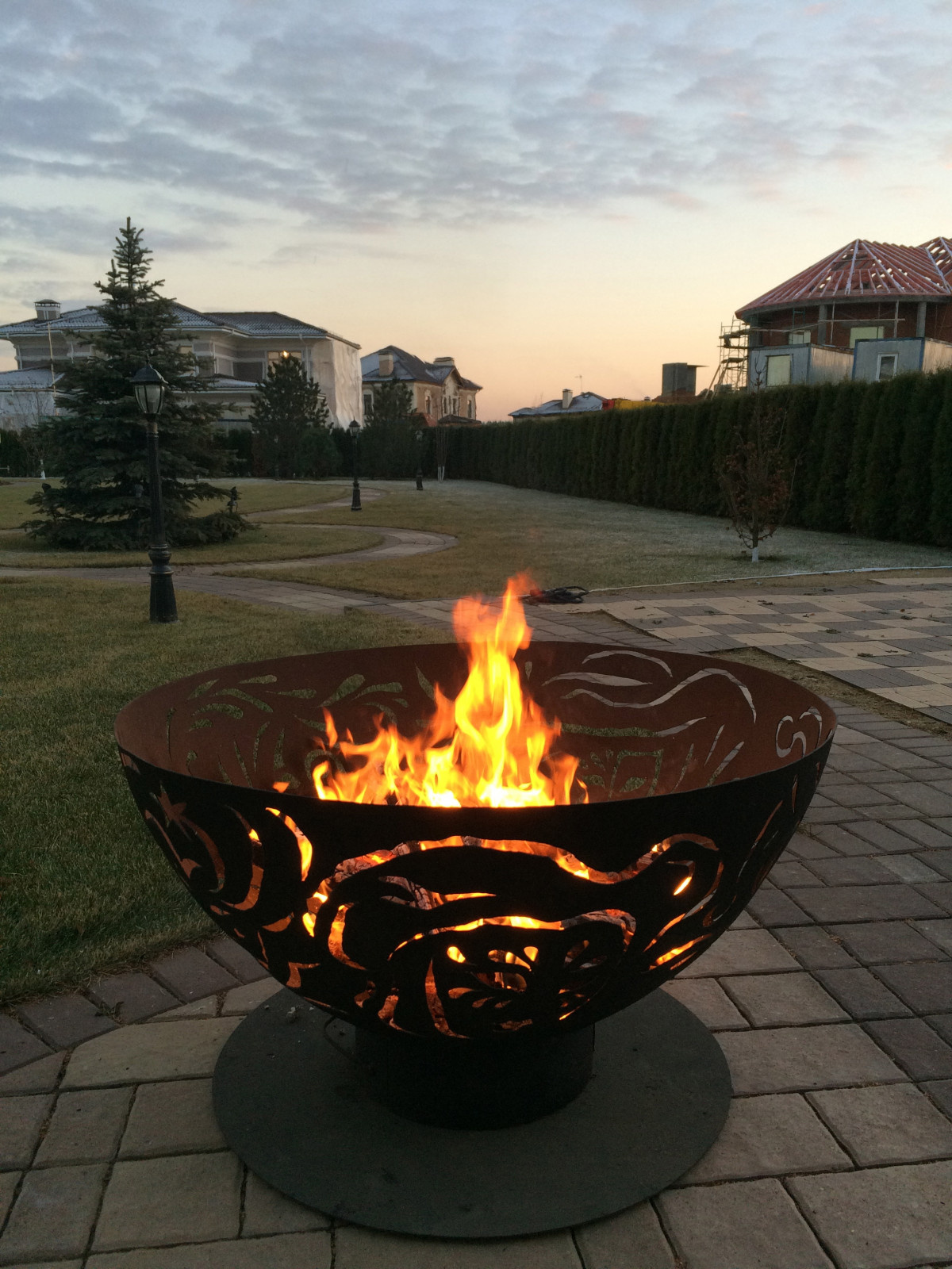 Уличный очаг "Венецианские маски"