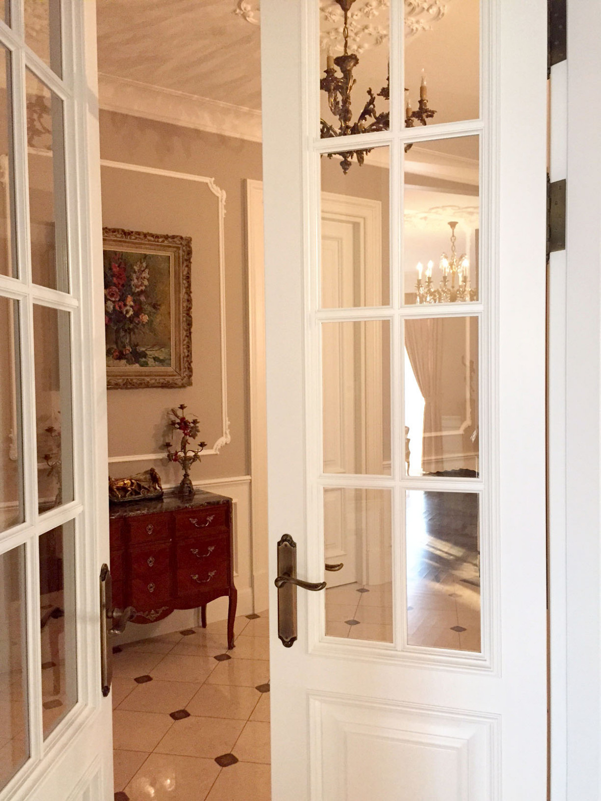 Recreating the Interior of the Chekhov’s Period in a Suburban Residence