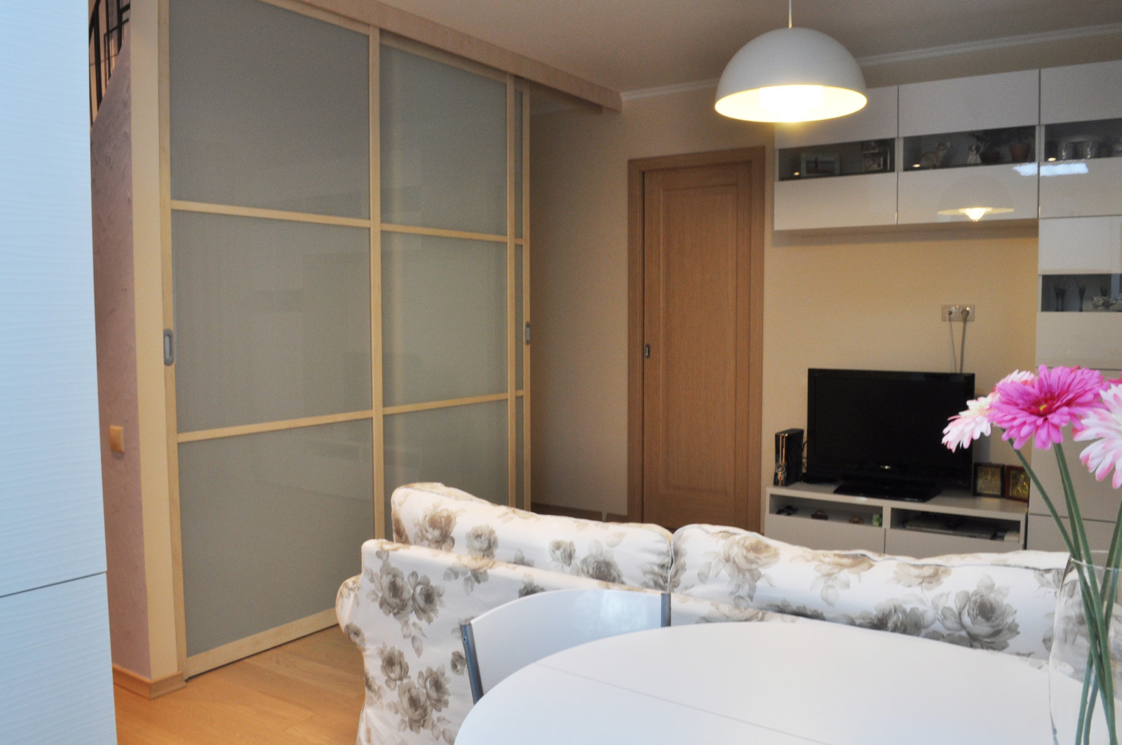 м. Молодежная