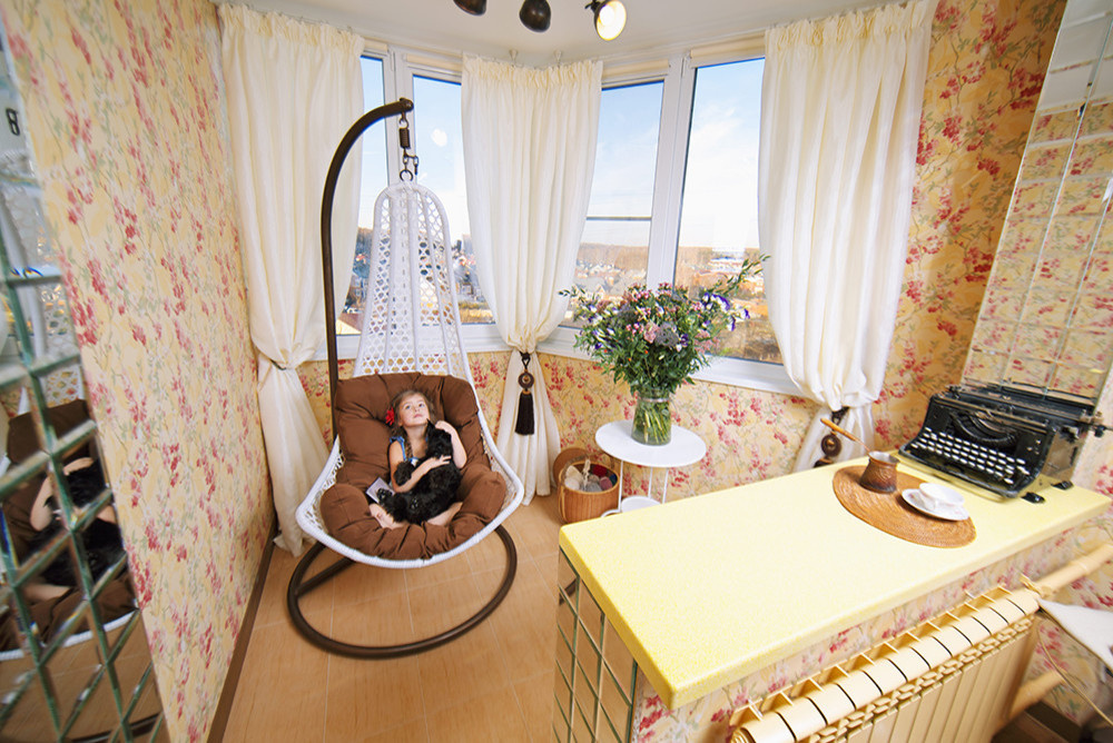 Houzz тур: Яркая квартира с качелями для Вари и Тоси