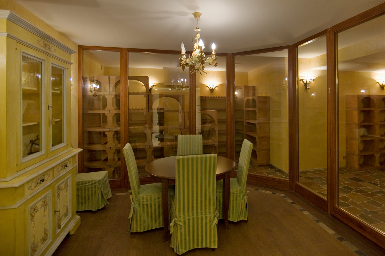 Винный погреб. Дегустационная Резиденция Монолит