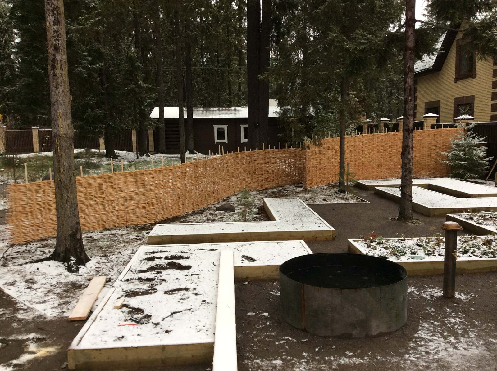 Плетеные изгороди. Плетни.