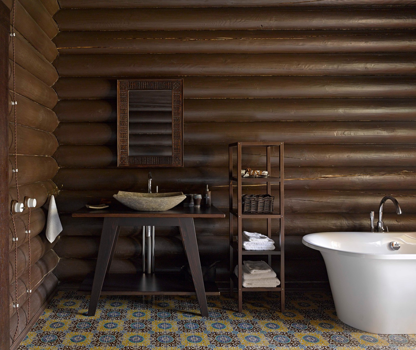 Деревянный дом на Волге в Ульяновской области