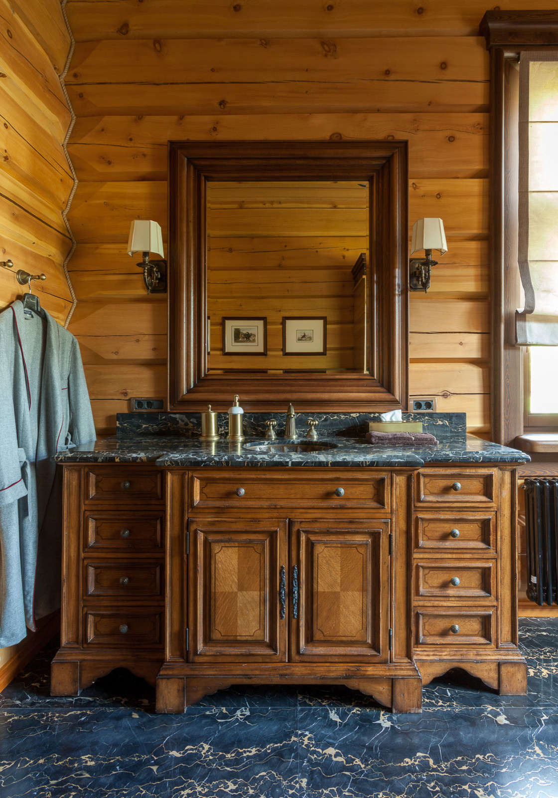 Деревянный дом в классическом стиле