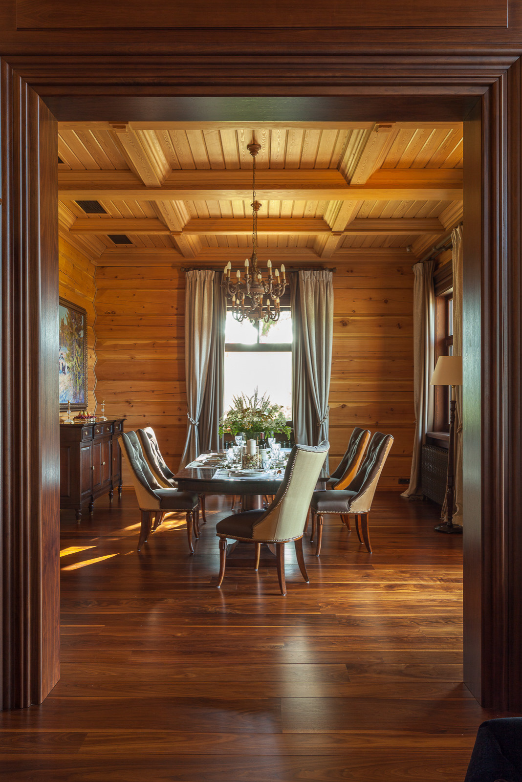 Деревянный дом в классическом стиле