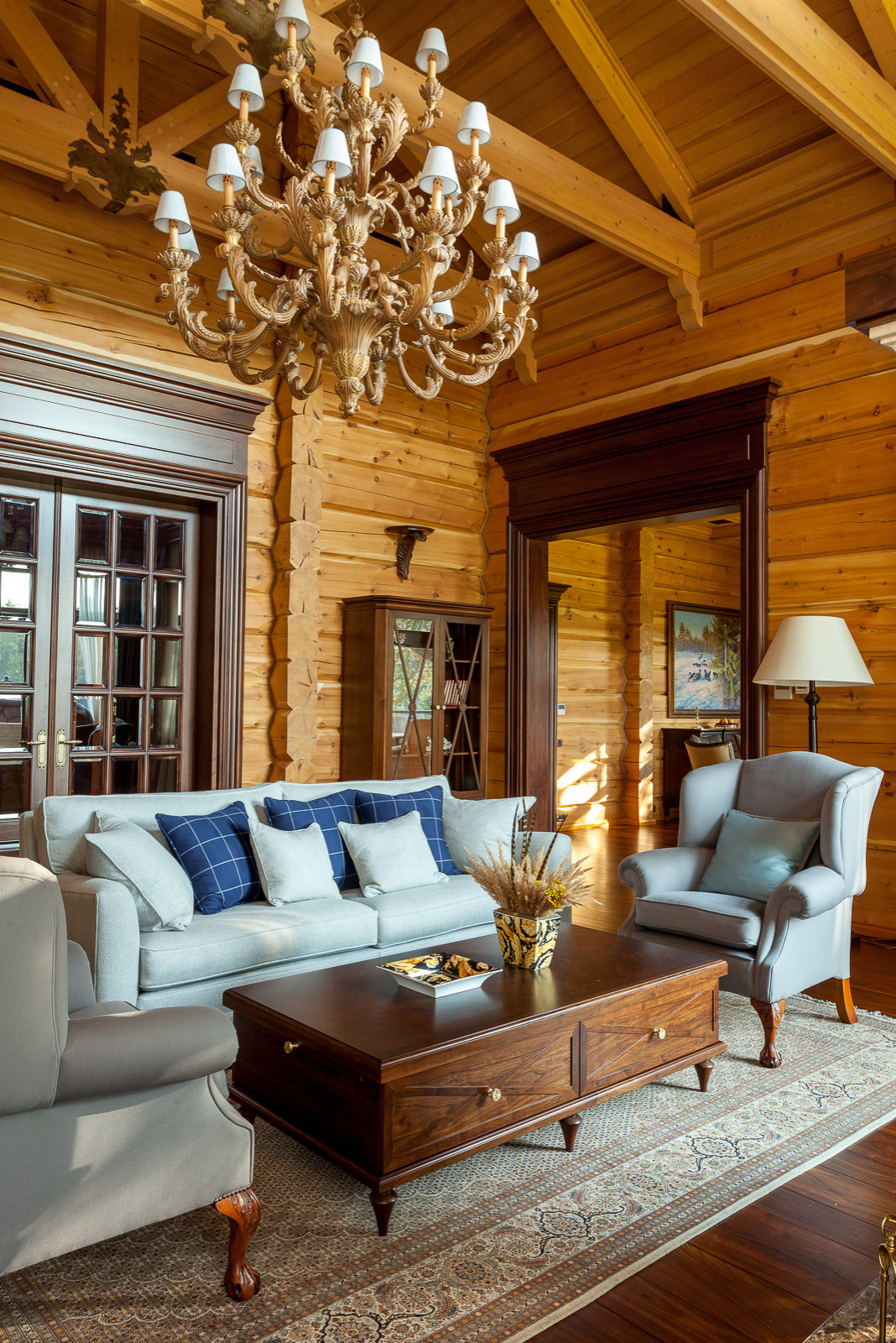 Деревянный дом в классическом стиле