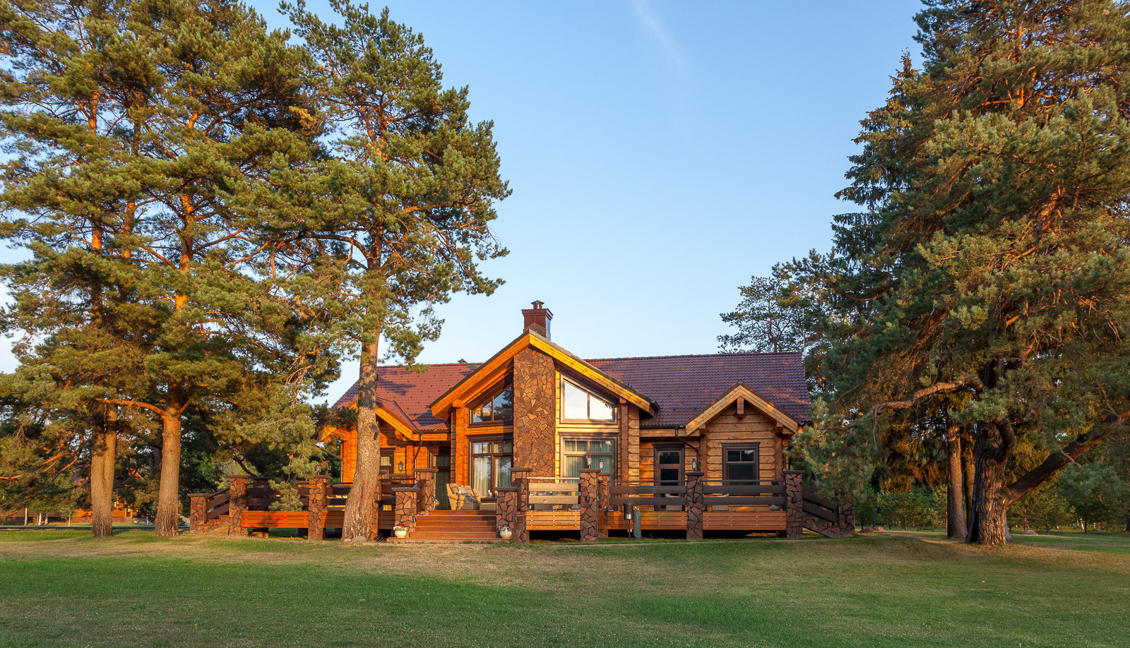 Деревянный дом в классическом стиле