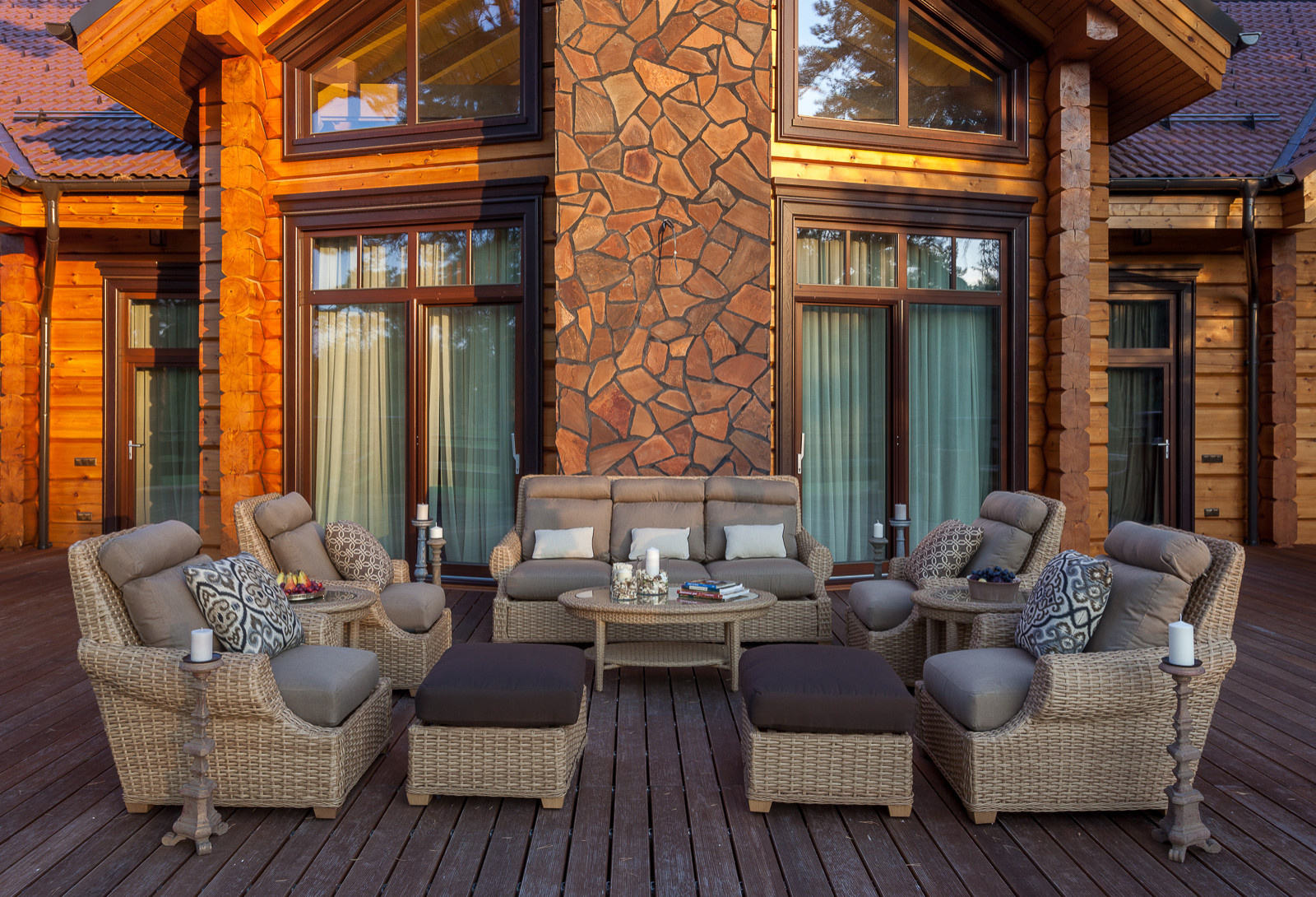 Деревянный дом в классическом стиле