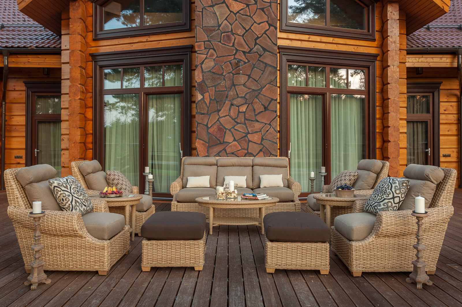 Деревянный дом в классическом стиле