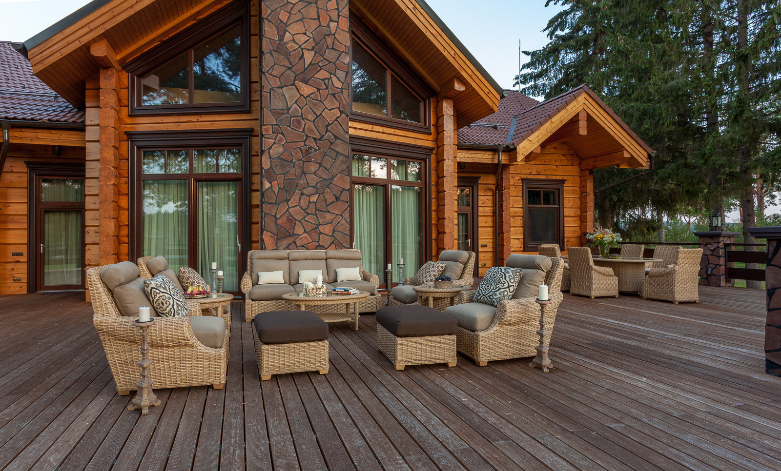 Деревянный дом в классическом стиле