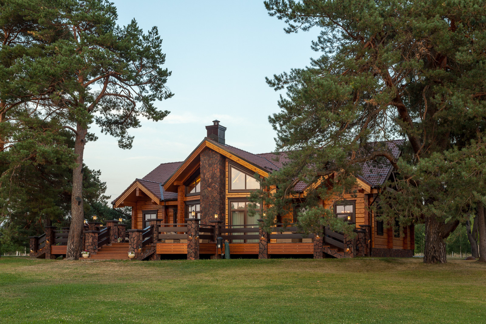 Деревянный дом в классическом стиле