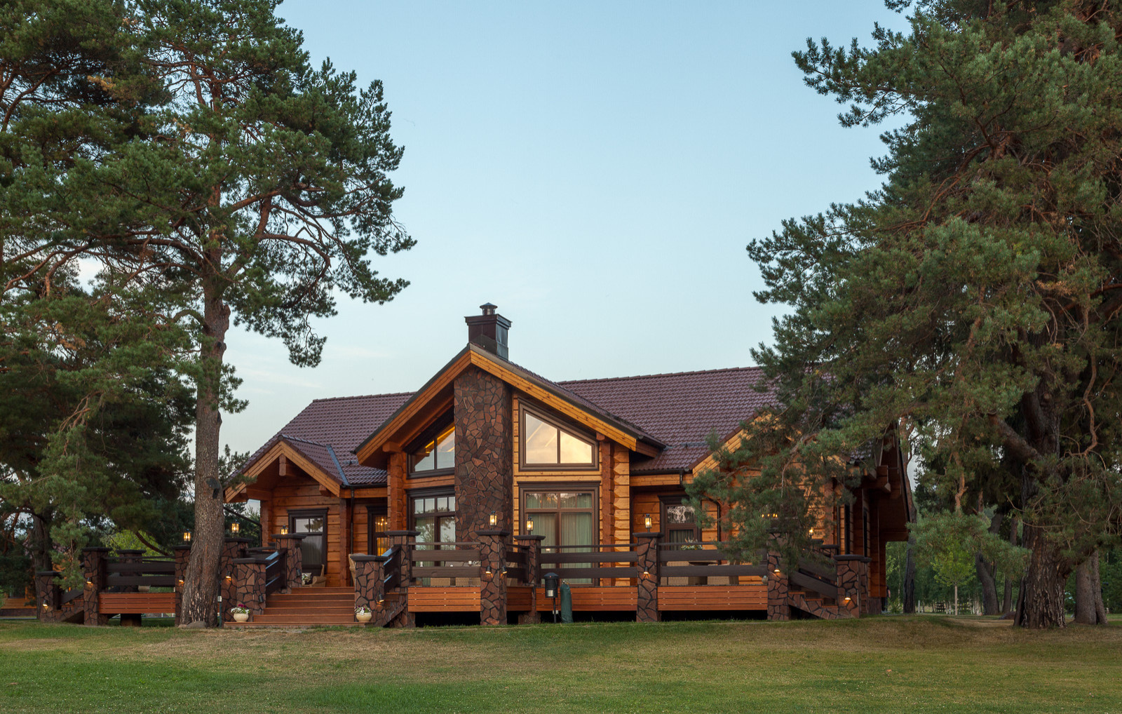 Обложка проекта: Деревянный дом в классическом стиле