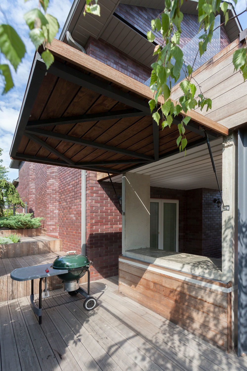 Проект недели: Пристройка для загородного отдыха с огородом на крыше