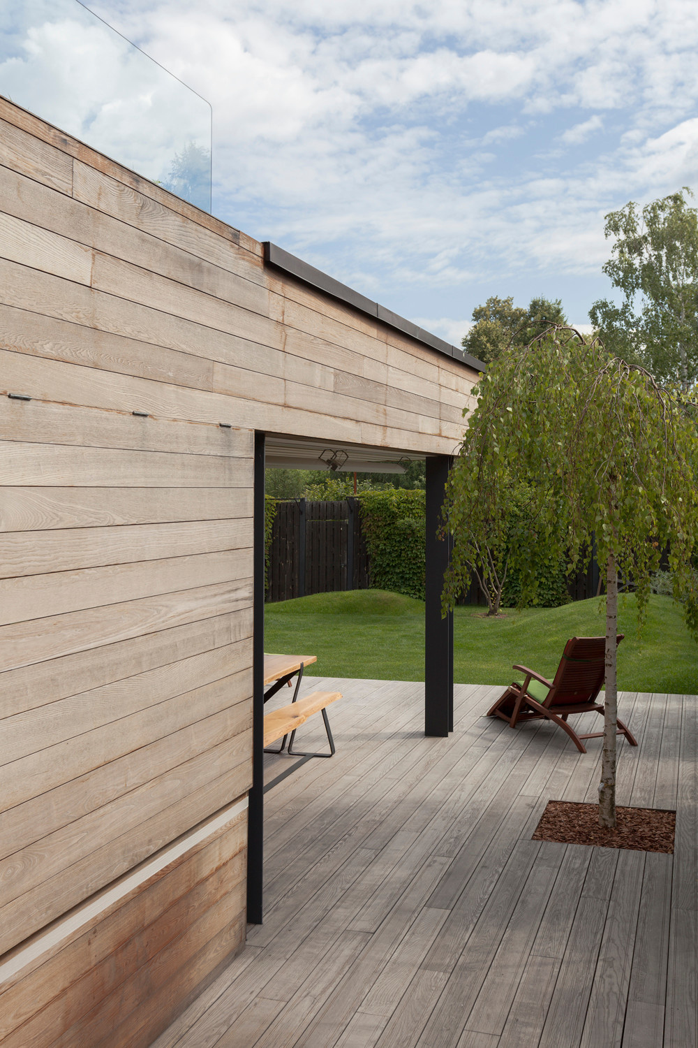 Проект недели: Пристройка для загородного отдыха с огородом на крыше