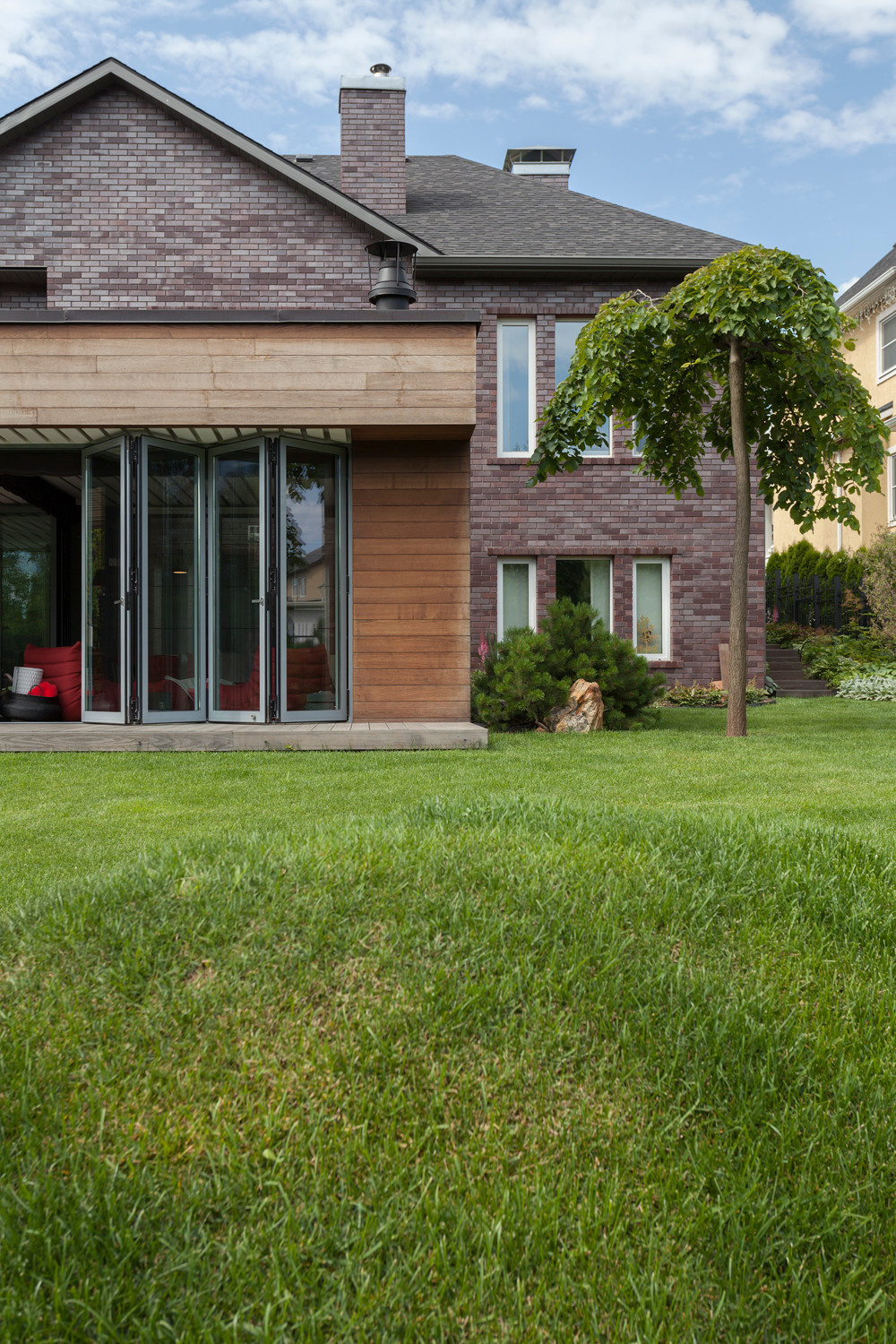 Проект недели: Пристройка для загородного отдыха с огородом на крыше