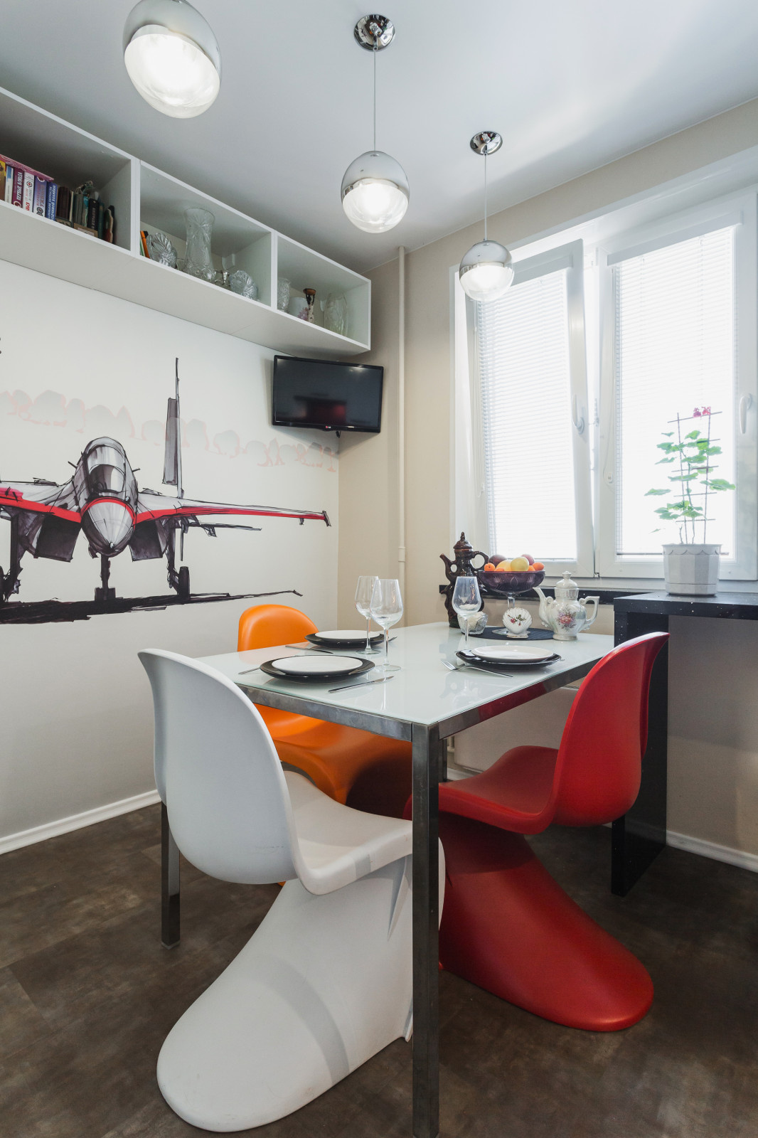 До и после: Самолет и море света на кухне 12 метров для выпускников МАИ