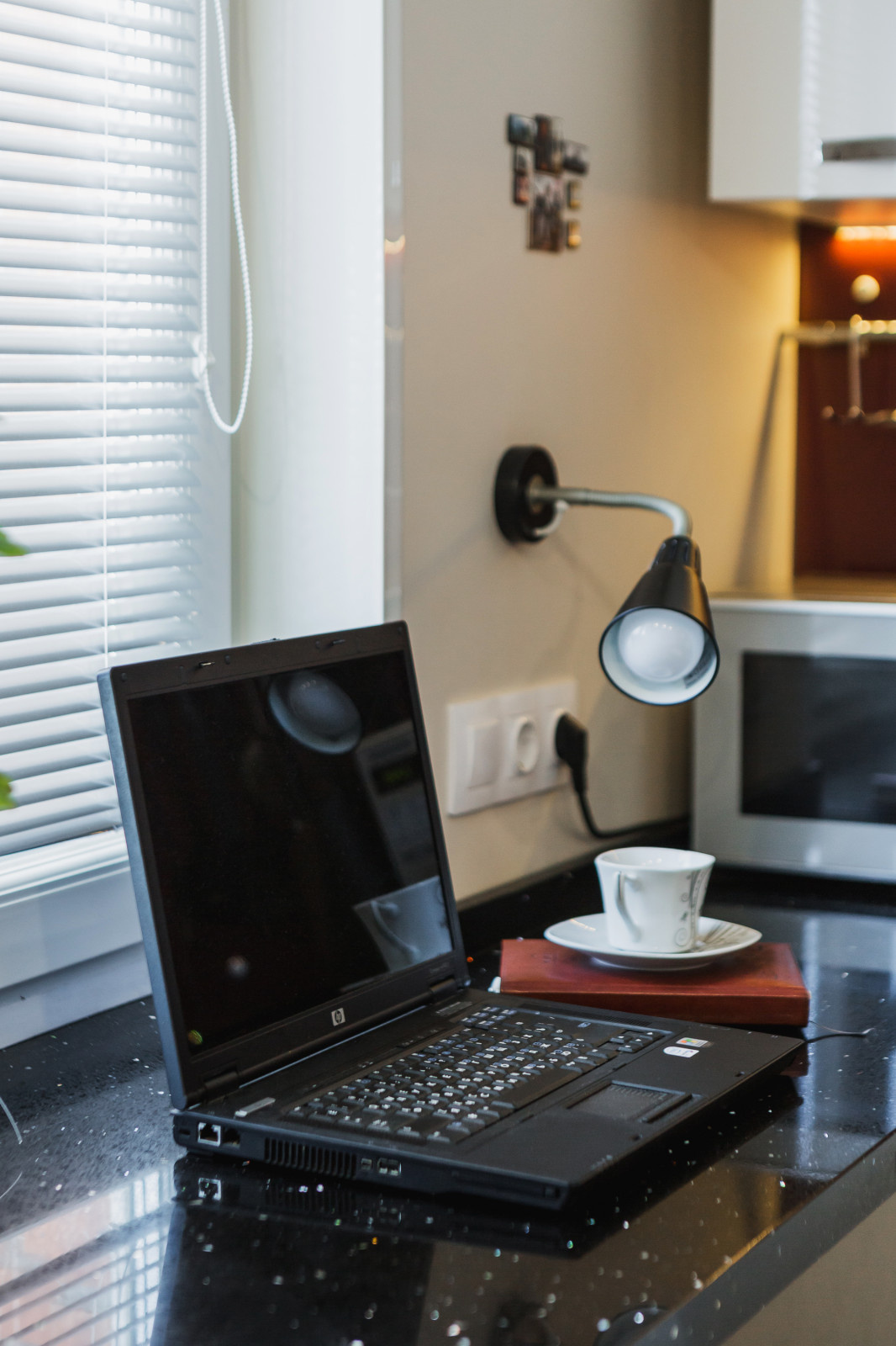 До и после: Самолет и море света на кухне 12 метров для выпускников МАИ