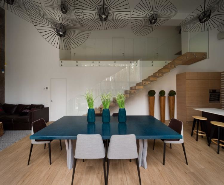 Houzz Украина: Дом-куб среди сосен в стиле эко-минимализма