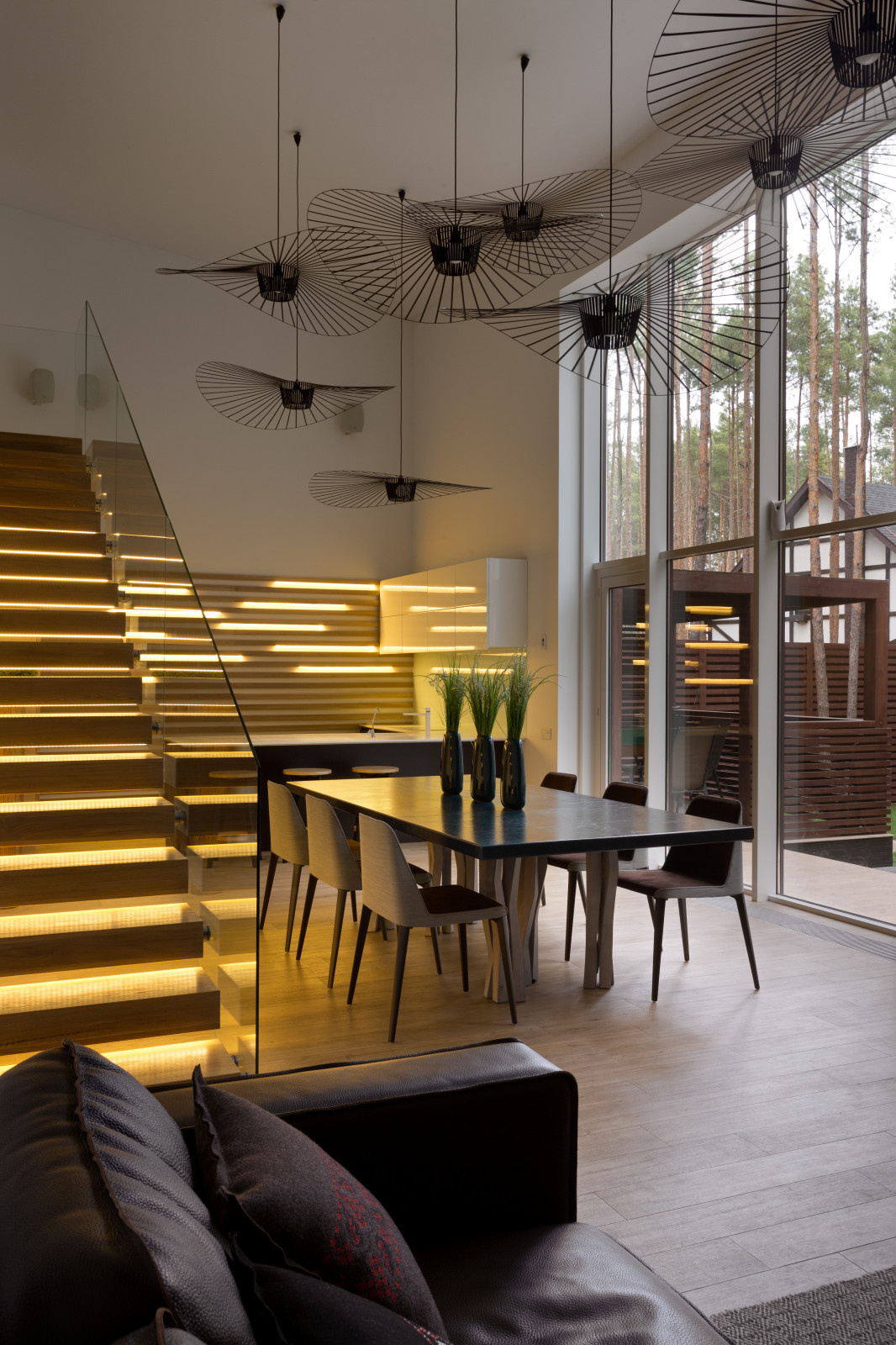 Houzz Украина: Дом-куб среди сосен в стиле эко-минимализма