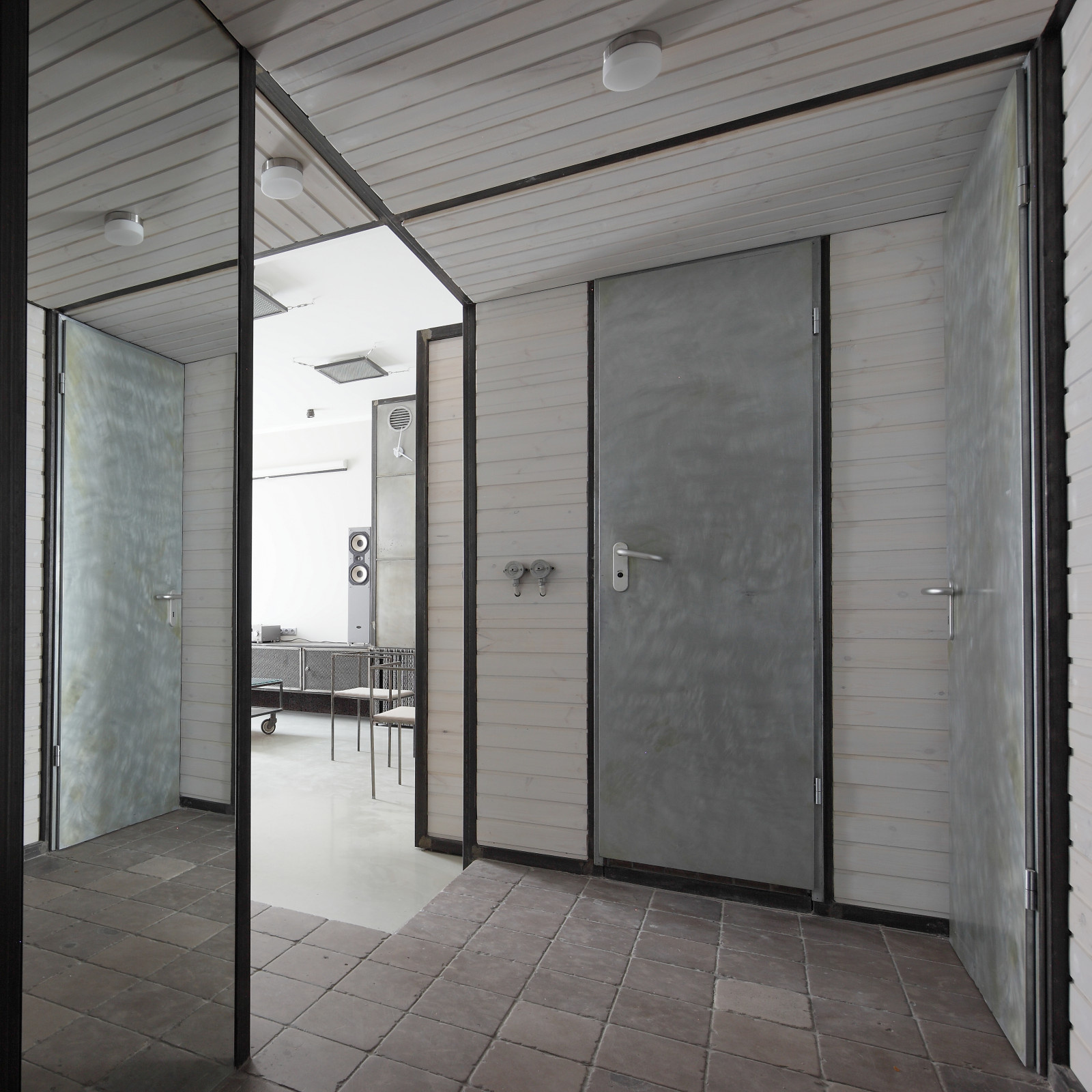 Wood Warm White Apartment