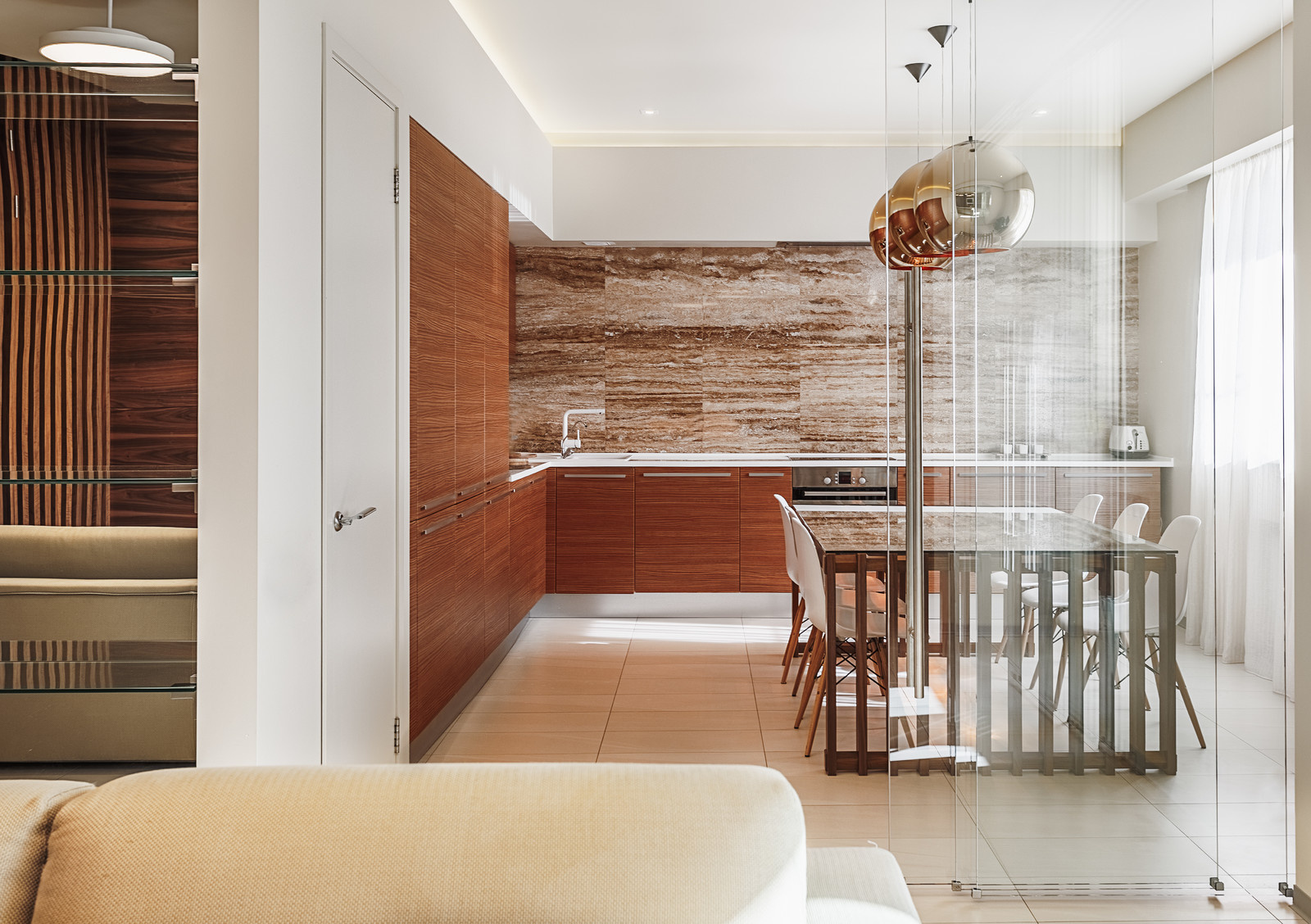 Houzz тур: Квартира со стеклянными перегородками и скрытым гардеробом