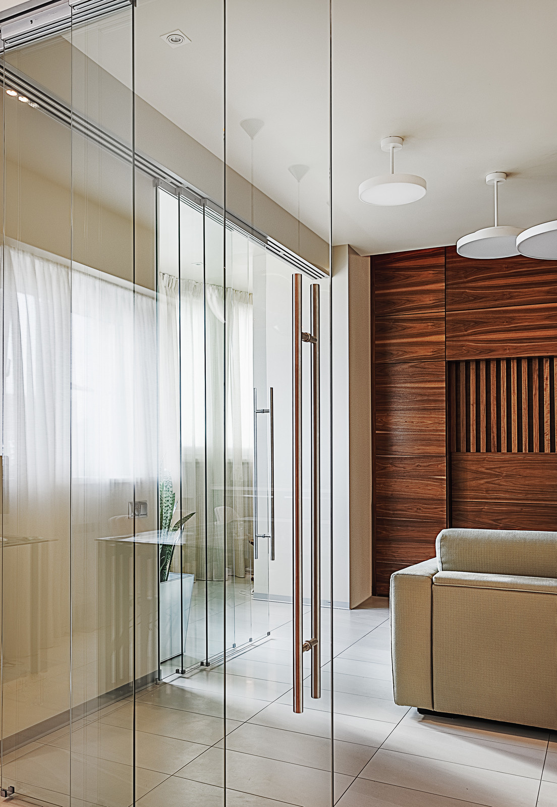 Houzz тур: Квартира со стеклянными перегородками и скрытым гардеробом