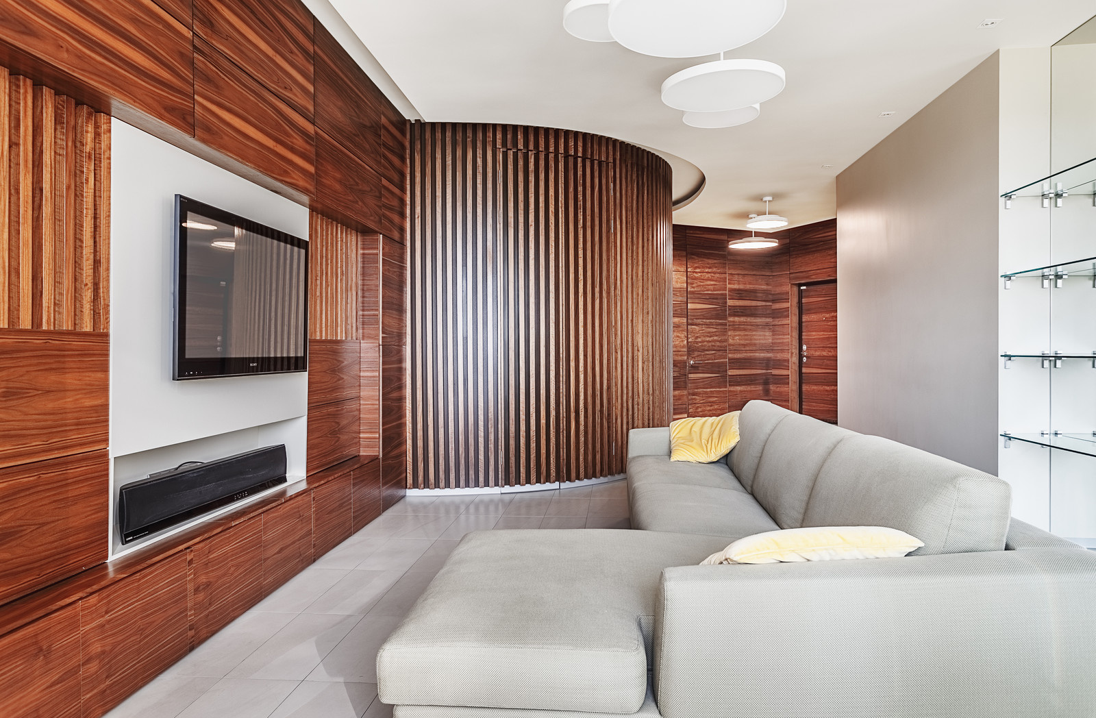 Houzz тур: Квартира со стеклянными перегородками и скрытым гардеробом