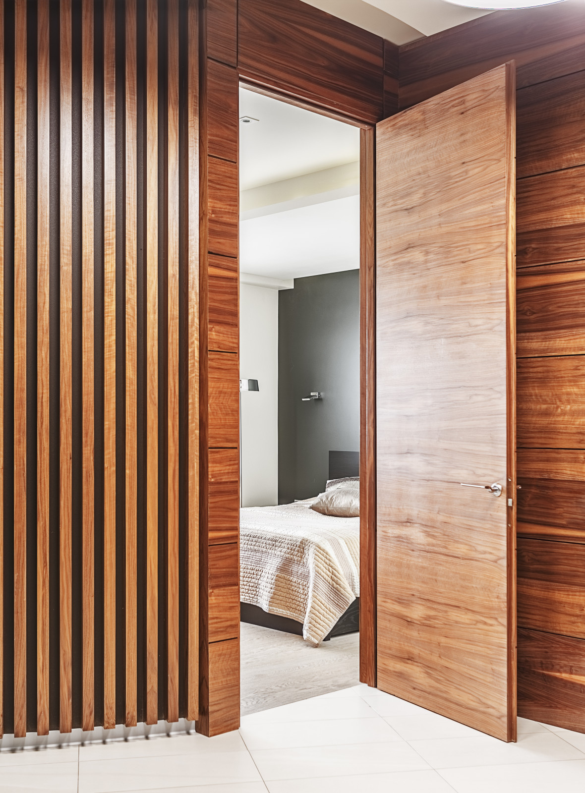 Houzz тур: Квартира со стеклянными перегородками и скрытым гардеробом