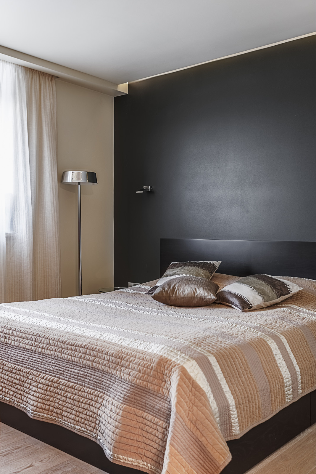 Houzz тур: Квартира со стеклянными перегородками и скрытым гардеробом