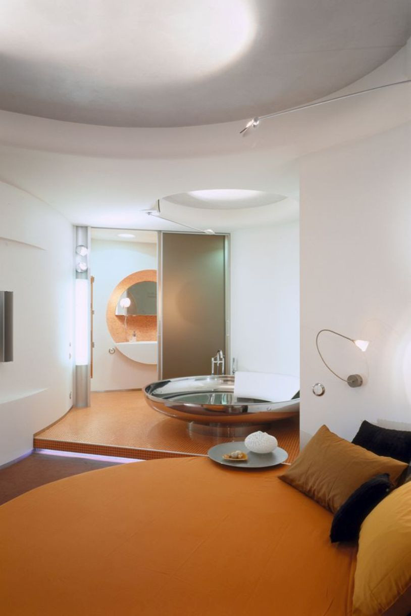 Квартира на проспекте Жукова: Спальня с ванной