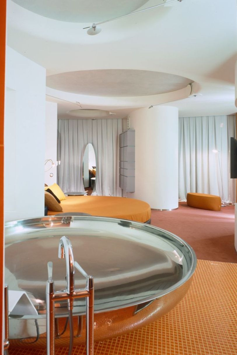 Квартира на проспекте Жукова: Спальня с ванной