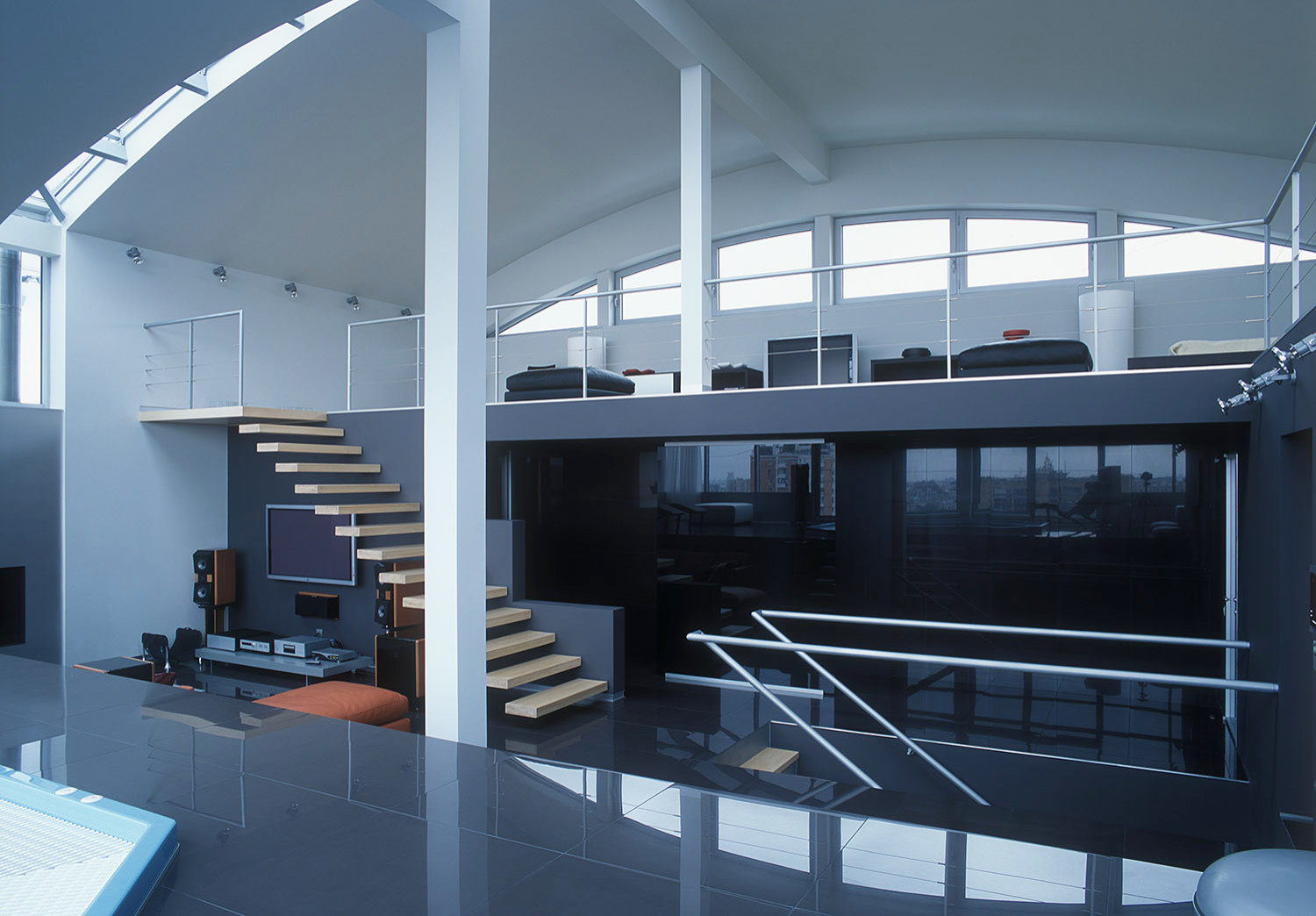 Пентхаус:Relax-зона на 3-ем уровне вид  на антресоль