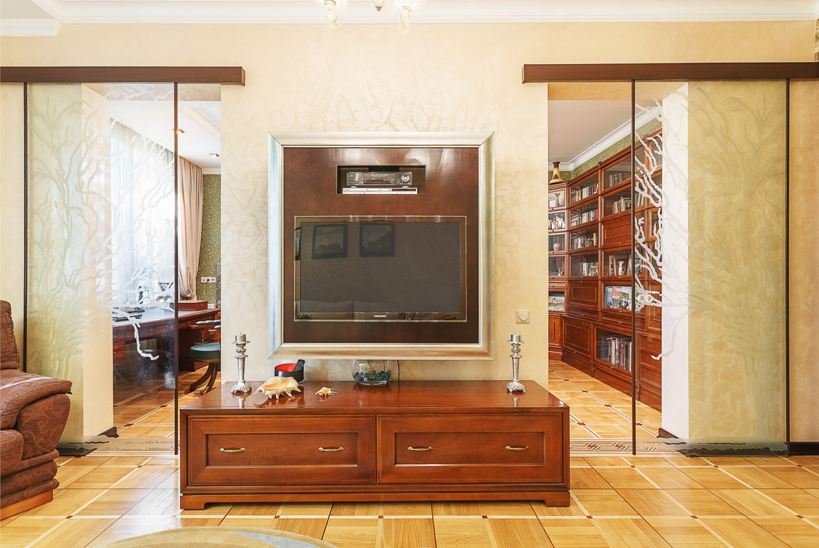 Квартира с архитектурной темой в интерьере