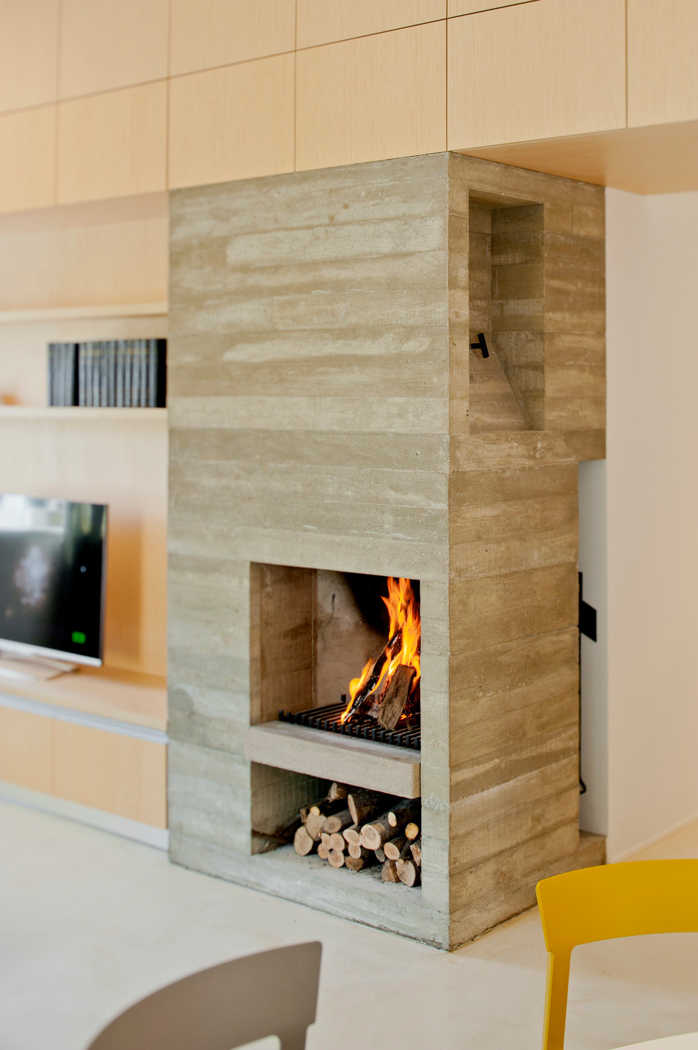 Houzz Литва: Квартира в Вильнюсе с необычным потолком и камином