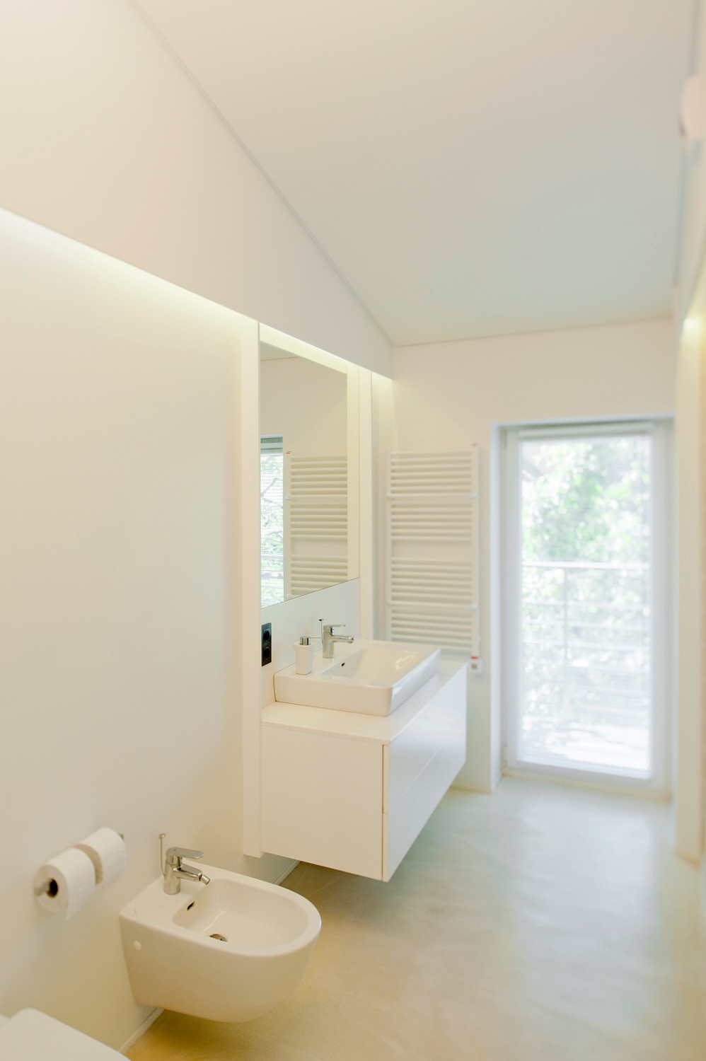 Houzz Литва: Квартира в Вильнюсе с необычным потолком и камином