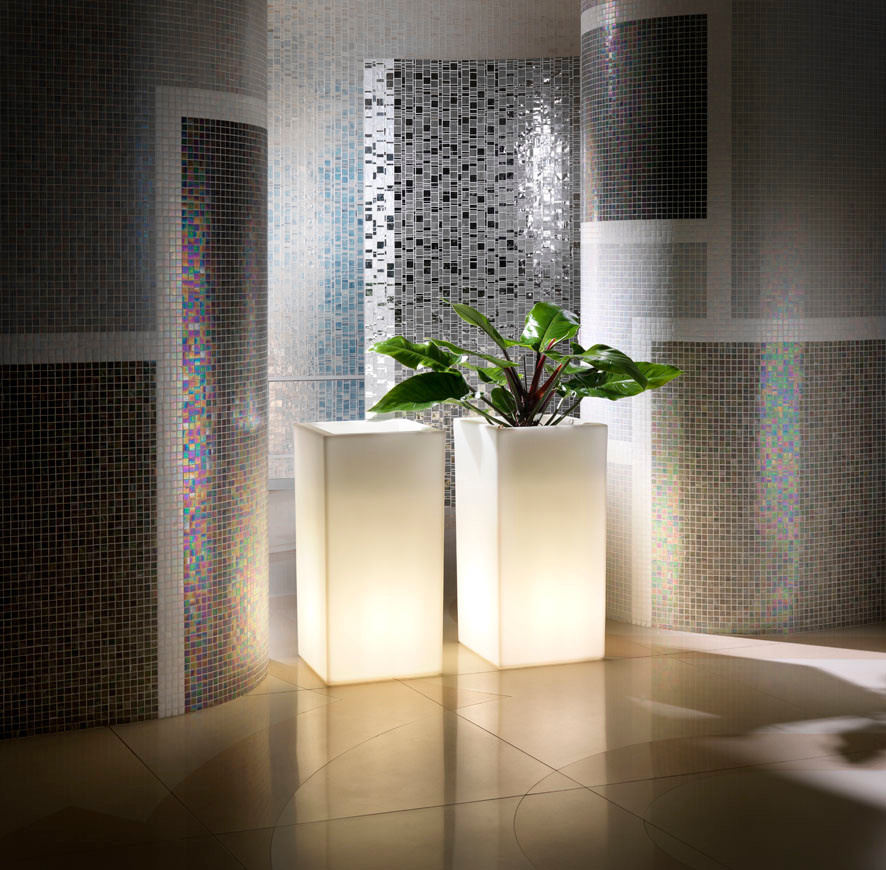 Светящийся высокий куб Чио