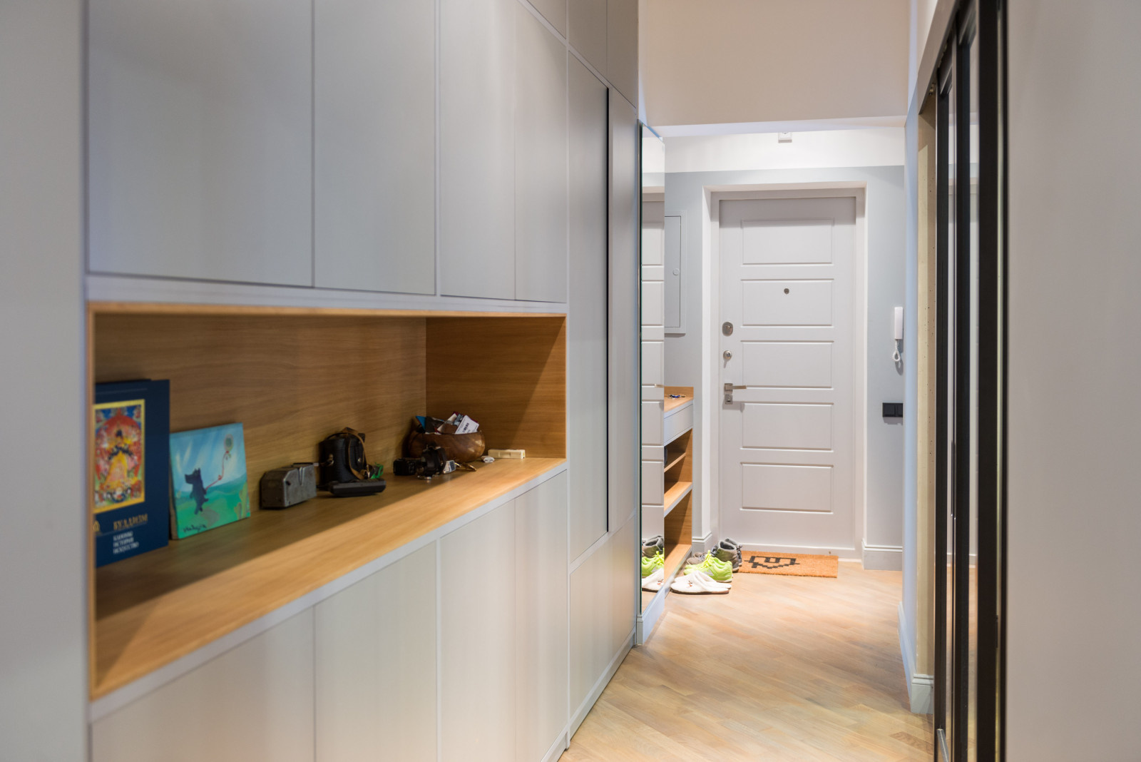 В гостях: Квартира в нейтральных тонах с кирпичной стеной